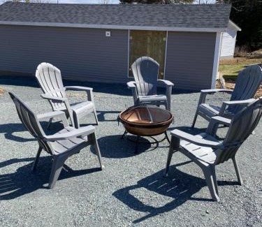 Twillingate Casa | Family Ties Vacation Home - Greenham House