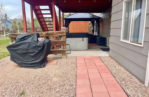 Monument Casa | Family Time Basement Suite-Beauty Parlor, Play Room, Hot Tub, Yard, Fire pit