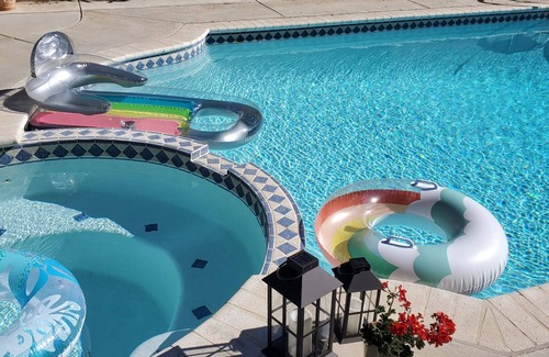 Riverside Casa | Family Time/Relaxation Getaway - kid/pet friendly