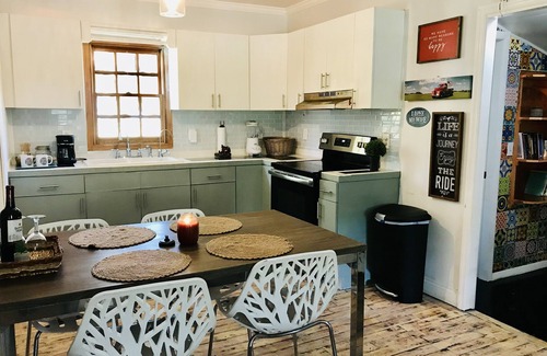 Umatilla Cabaña | Esta linda y brillante casa te espera para una experiencia de escapada única.