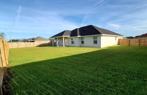 Harold Casa | Family Time & Tides, Charming 3-bedroom home with WiFi, AC in peaceful Milton