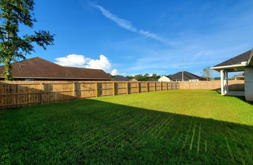 Harold Casa | Family Time & Tides, Charming 3-bedroom home with WiFi, AC in peaceful Milton