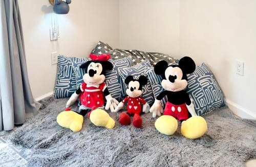 Cambrian Apartamento | Family Top Pick, Mickey Dream Loft and TREE House, A Tiny Home Adventure