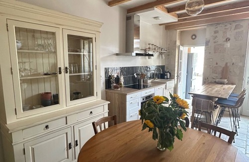 Marennes Casa | Family villa near the ocean, sleeps 10, pets welcome!
