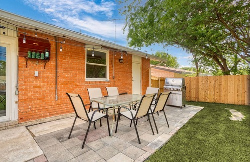 Shearer Hills - Ridgeview Casa | Family Vacation 3-bedroom home 6 min from Airport with WiFi, AC