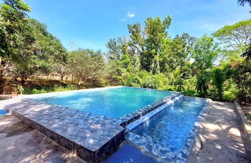 Maragondon Casa | Family Vacation Home with Private Pool: The 4Rest Resort Green Scenery