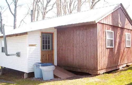 Brier Hill Cabina | Family vacation on Black Lake with a private beach!
