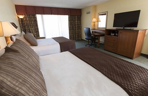 Tri-Cities Complejo | Family Vacay! Comfortable Unit, Onsite Pool, FREE Parking, Pets are Welcome too!