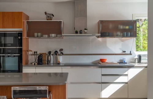 Castelnau-le-Lez Casa | Family Villa With Pool Walking Distance to the Center of the Village