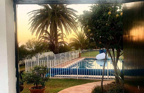 Marbella Villa | Villa familiar en las faldas de Marbella, con jardín privado y piscina cercada.