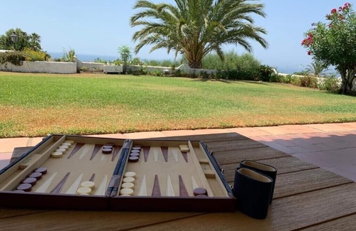 Marbella Villa | Villa familiar en las faldas de Marbella, con jardín privado y piscina cercada.