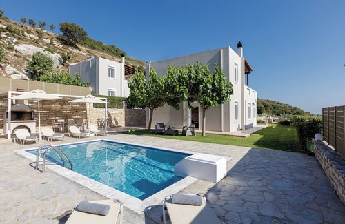 Agia Triada Villa | Family Villa with private Pool, childrens Playground and Ping Pong Table