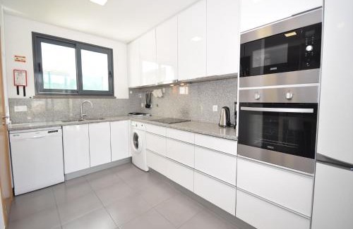 Foz do Arelho Villa | Family Villa with Terrace and Pool