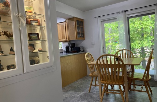 Bartlett Casa | White Mountain Family Home - Rushing River, camino privado, tranquilo, tal vez nieve.