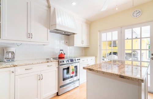 Southgate Casa | Family With Pool, Games, Dock, Fishing, Golf 4 Bedroom Home by RedAwning