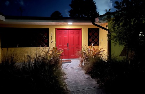 Southgate Casa | Family With Pool, Games, Dock, Fishing, Golf 4 Bedroom Home by RedAwning