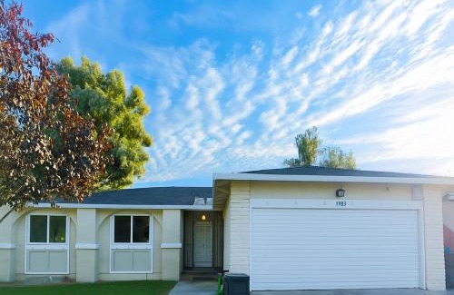 East San Jose Casa | FamilyFriendly 3BR Near Eastridge, Lake Cunningham
