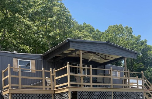 Camdenton Cabaña | Famliy and Pet Friendly and Fun 3 bedroom 1.5 Bath Lakefront w Dock