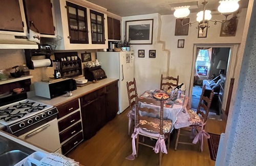 Castella Cabaña | Famous fully furnished castle stone inn in nor cal