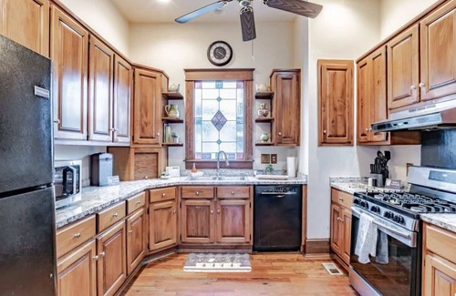 Hannon Park Casa | Fancy&Foosball! Central Location-Historic Grandeur