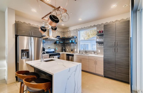 Old Town North Casa | Fancy Townhome near Old Town, Breweries and River!