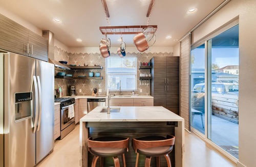 Old Town North Casa | Fancy Townhome near Old Town, Breweries and River!