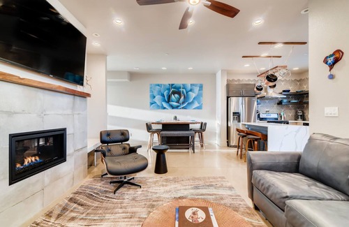 Old Town North Casa | Fancy Townhome Near Old Town, Breweries and River!