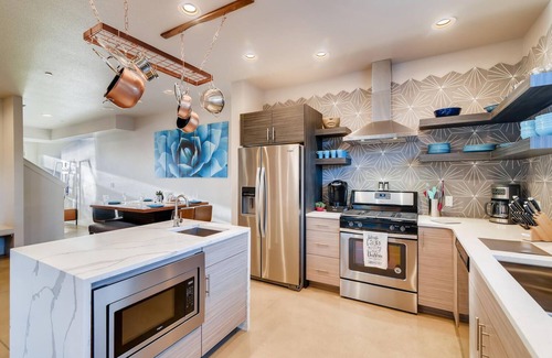 Old Town North Casa | Fancy Townhome Near Old Town, Breweries and River!