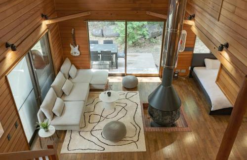 Tsumagoi Villa | Fandina細原,北欧サウナと露天風呂を満喫,ルクルーゼの鍋と食器で統一されたカジュアルヴィラ