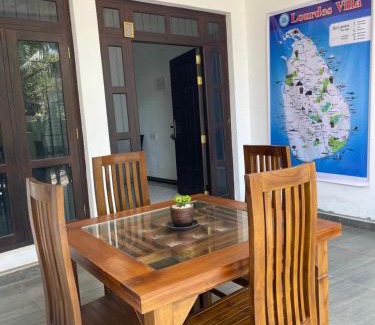 Ettukala Casa | Fanisha Family Villa and Restaurant