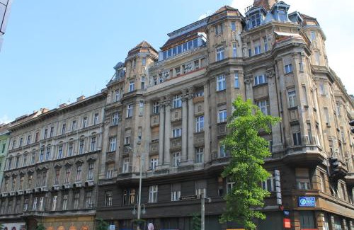 Nepszinhaz negyed Casa | Fanni Budapest Guesthouse