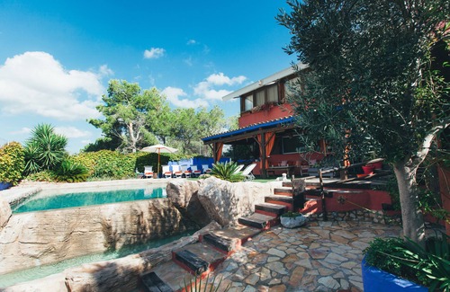 Sant Pere de Ribes Villa | Fantástica Villa a 5 minutos de Sitges!! 19 SLEEPERS, wifi, piscina