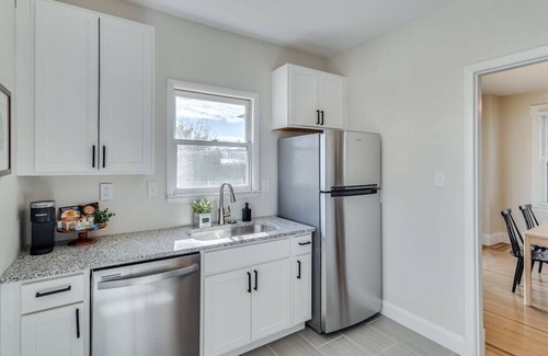 Oakley Casa | Fantabulous 2BR Oakley home! One block to popular Oakley square!