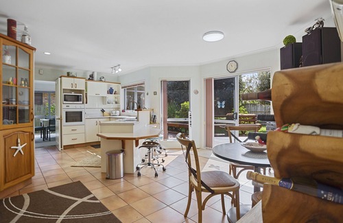 Bowentown Casa | Fantails Roost - Bowentown Holiday Home