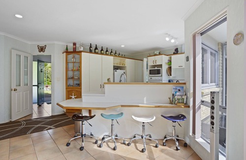Bowentown Casa | Fantails Roost - Bowentown Holiday Home