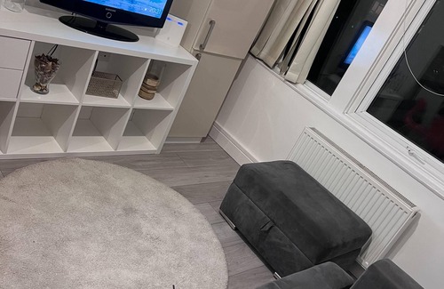 Stanwell Apartamento | Fantastic 1-bedroom Flat