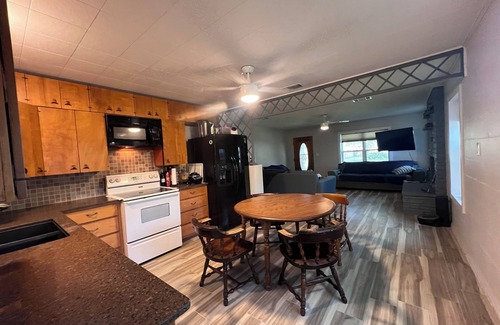 Marble Falls Cabaña | Fantastic 2-bedroom cottage with AC in Marble Falls
