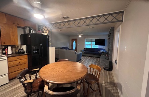 Marble Falls Cabaña | Fantastic 2-bedroom cottage with AC in Marble Falls