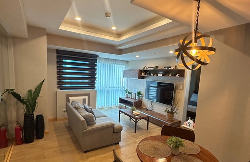 Wack-Wack Greenhills Condominio | Fantastic 2-bedroom condo with AC IN BSA TWIN TOWER