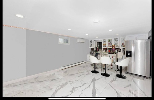 Farmingdale Casa | Fantastic 2-bedroom house. Walk to Ryder Cup and LIRR.