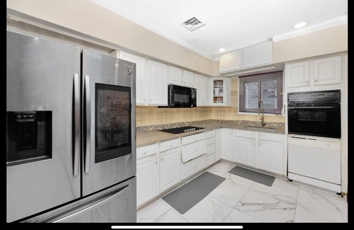 Farmingdale Casa | Fantastic 2-bedroom house. Walk to Ryder Cup and LIRR.