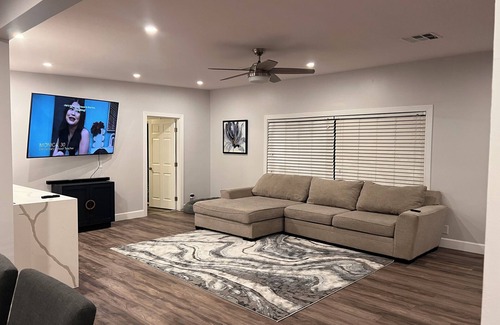 Palm Desert Casa | Fantastic 2-bedroom mid-century house with pool and game room in Palm Desert