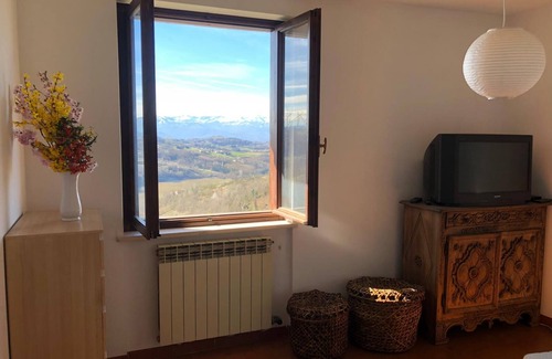 Murazzano Apartamento | Fantástico apartamento de 2 habitaciones con terraza con vistas a los viñedos de Piamonte.