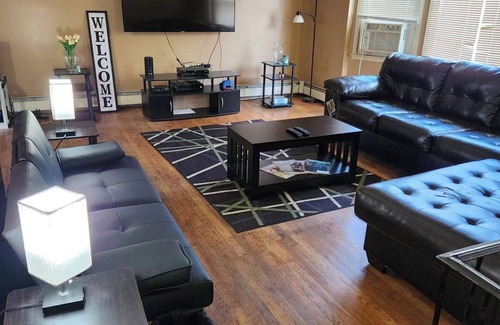 Lakeview Apartamento | Fantastic 3-bedroom apartment w/ WiFi and free parking in Rockville Centre