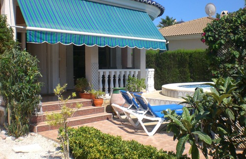 Los Alcázares Villa | Fantástica villa independiente de 3 dormitorios con piscina privada, wifi gratuito y aire acondicionado.