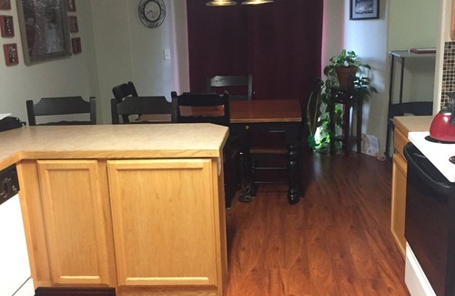 Rogers Park Casa | Fantastic 3 Bedroom Summer Rental in Fort Collins w/pool and bus route to CSU