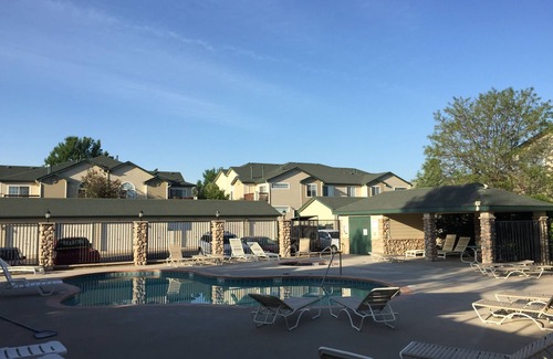Rogers Park Casa | Fantastic 3 Bedroom Summer Rental in Fort Collins w/pool and bus route to CSU