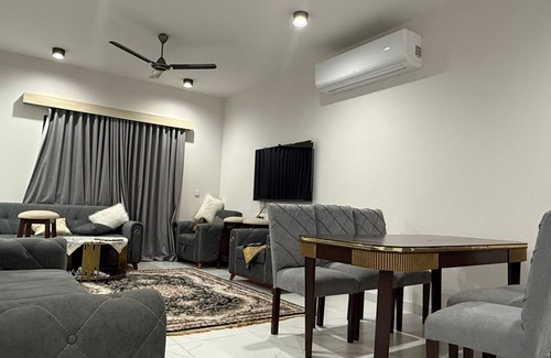 Salalah Apartamento | Fantastic 3-bedroom apartment with AC, WIFi in Salalah & public swimming pool