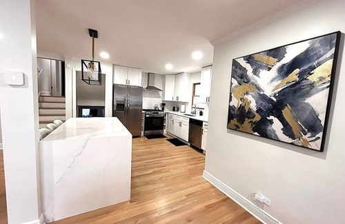 La Grange Park Casa | Fantastic: 3 BR / 2 BTH - Modern Stylish Home