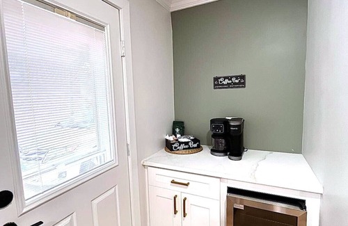 La Grange Park Casa | Fantastic: 3 BR / 2 BTH - Modern Stylish Home